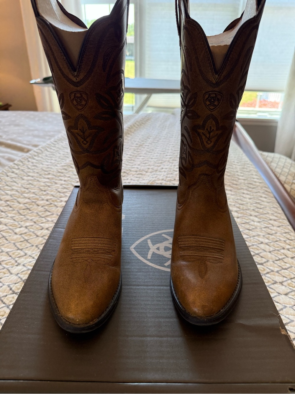 Ariat Tan/Brown Embroidered Western Boots - Picture 3 of 5